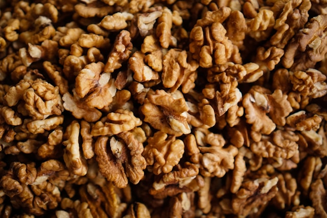Fresh walnut kernels - Handpicked and processed